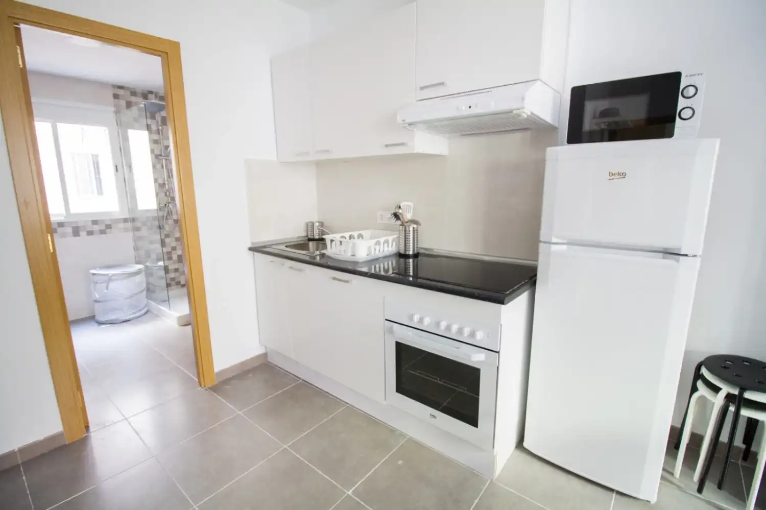 Cuina de Apartament de lloguer en Málaga amb Moblat, Rentadora i Microones