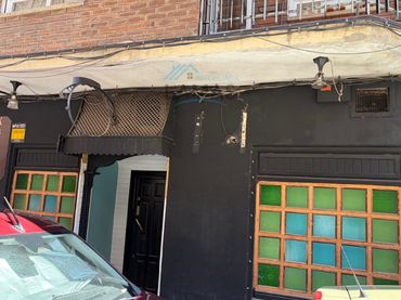 Local comercial de lloguer a Calle Pérez Lozano 11