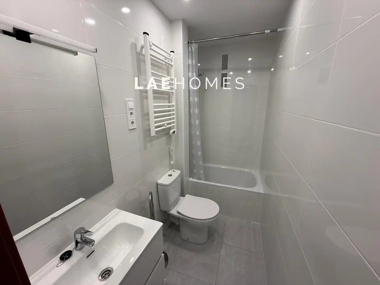 Bathroom of Flat for sale in Martorell  with Balcony and Alarm
