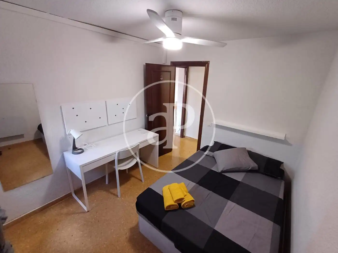 Habitación de Piso de alquiler en Valencia con Aire acondicionado y Amueblado