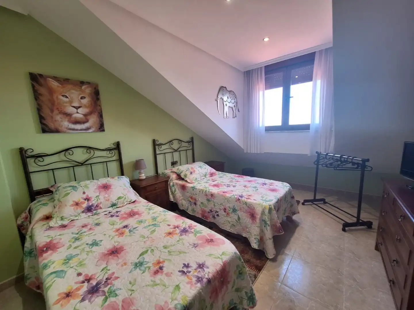 Dormitori de Casa o xalet de lloguer en Carreño amb Calefacció, Jardí privat i Piscina