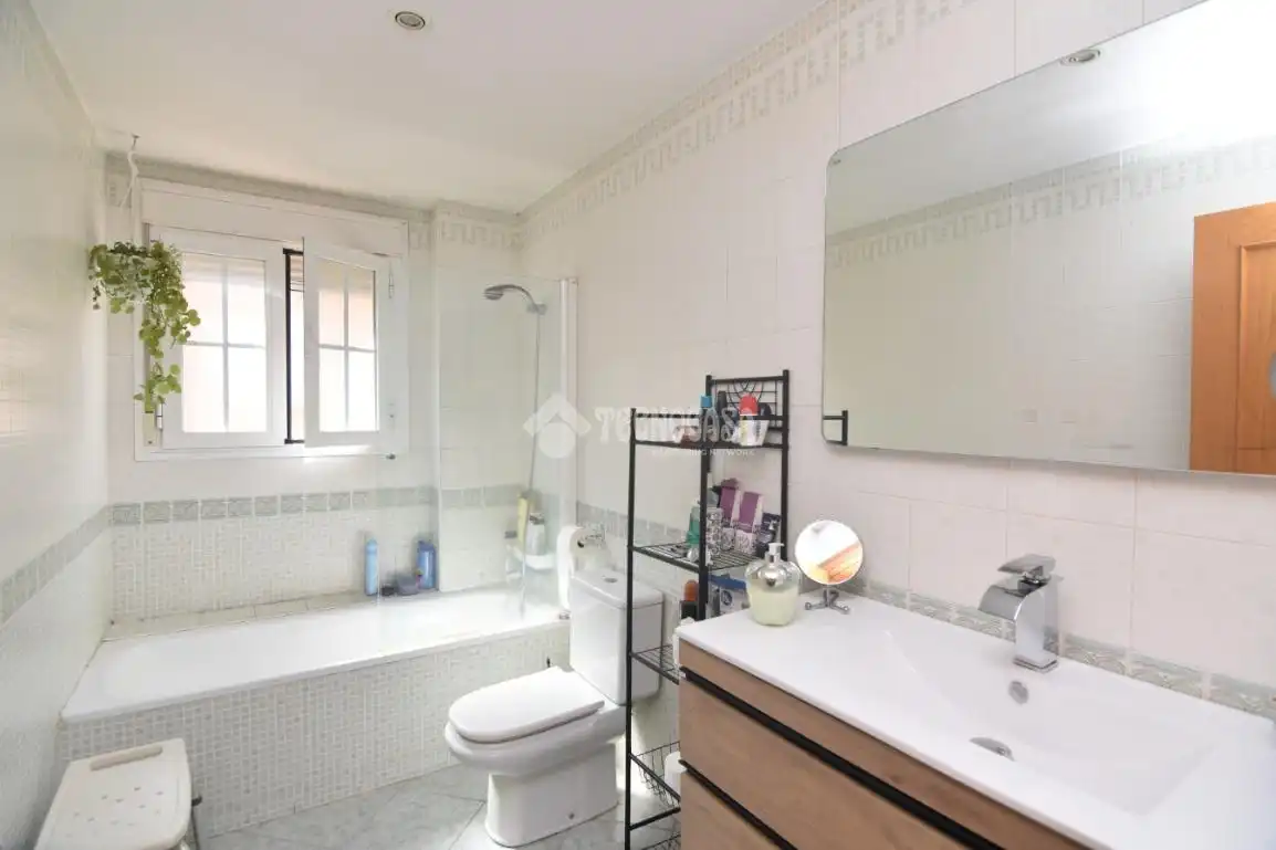 Baño de Casa adosada en venta en Villaviciosa de Odón con Aire acondicionado, Calefacción y Piscina