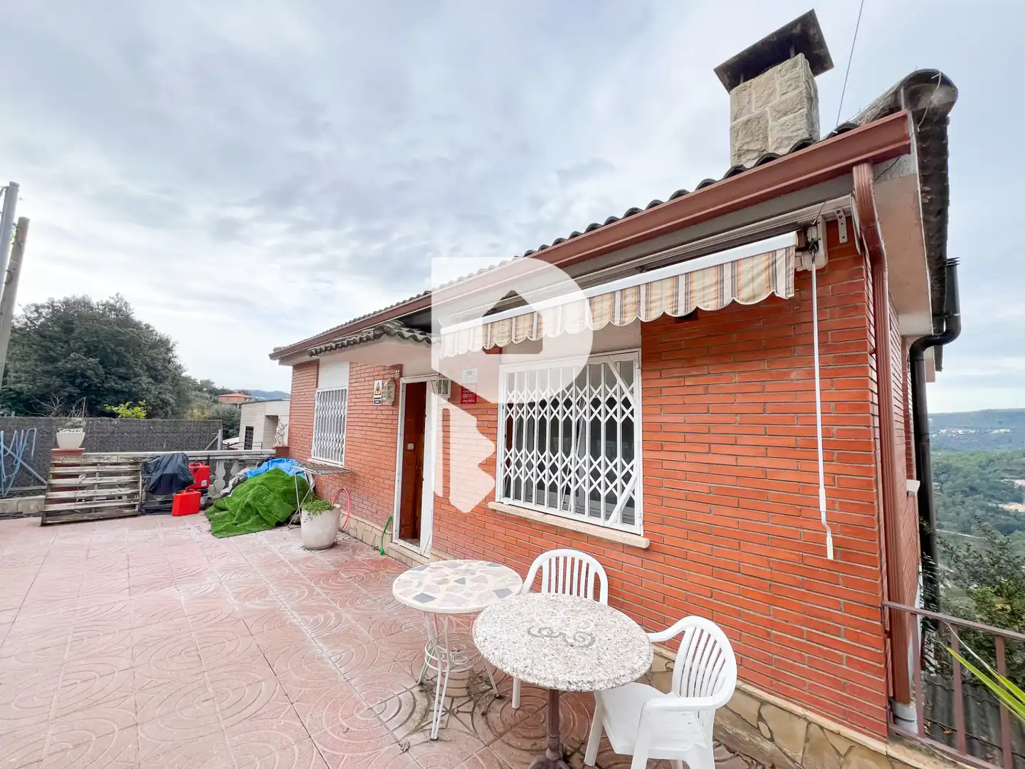 Vista exterior de Casa o xalet en venda en Torrelles de Llobregat amb Aire condicionat, Calefacció i Jardí privat