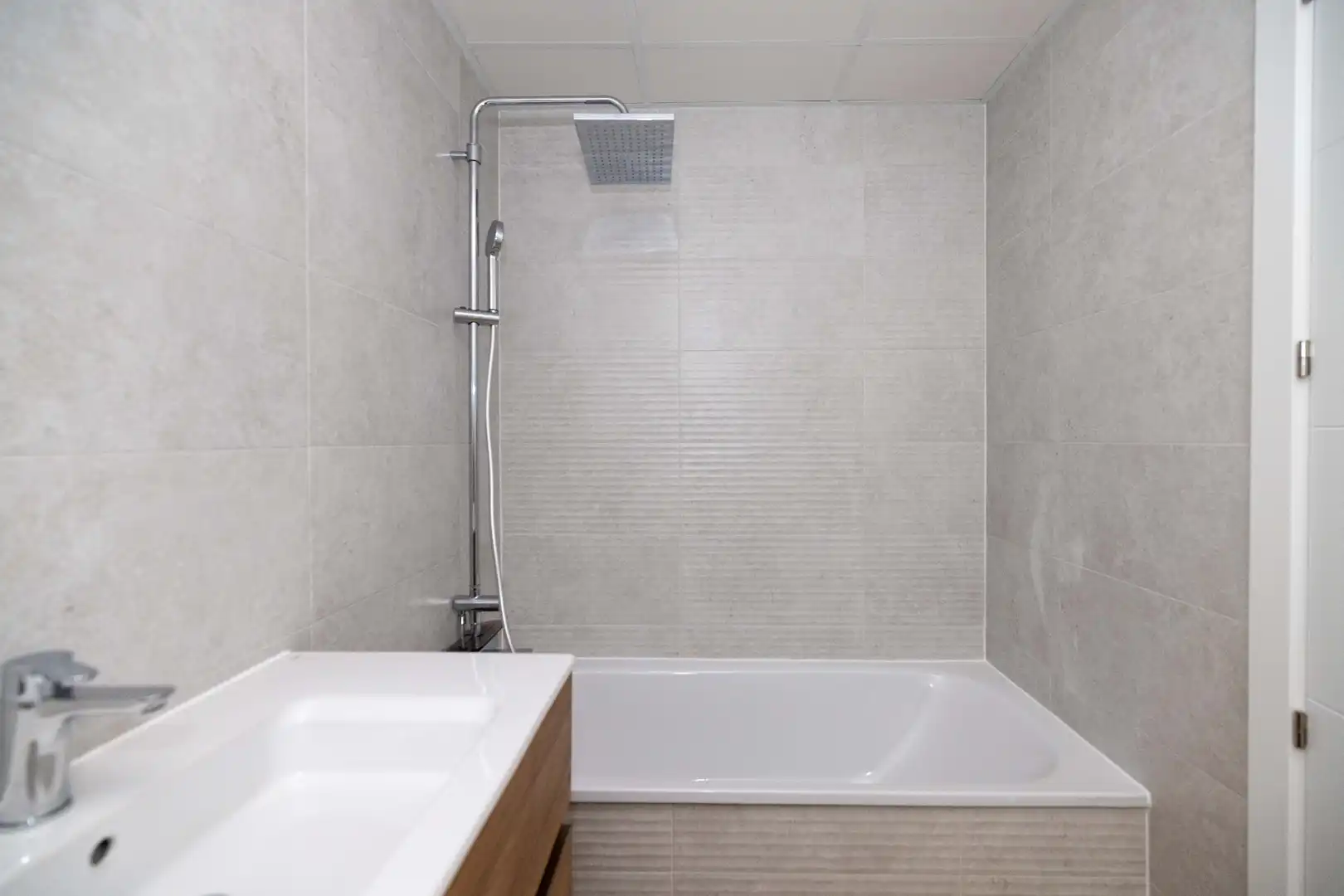 Bathroom of Attic for sale in Málaga  with Air Conditioner, Heating and Terrace