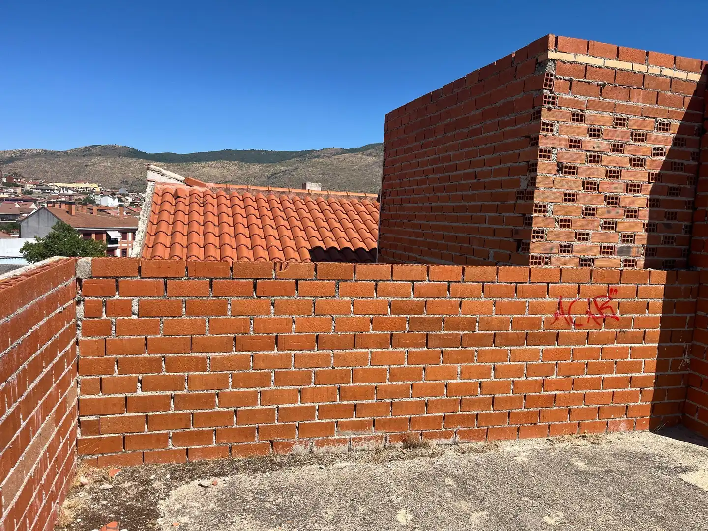 Exterior view of Buildings for sale in El Tiemblo 