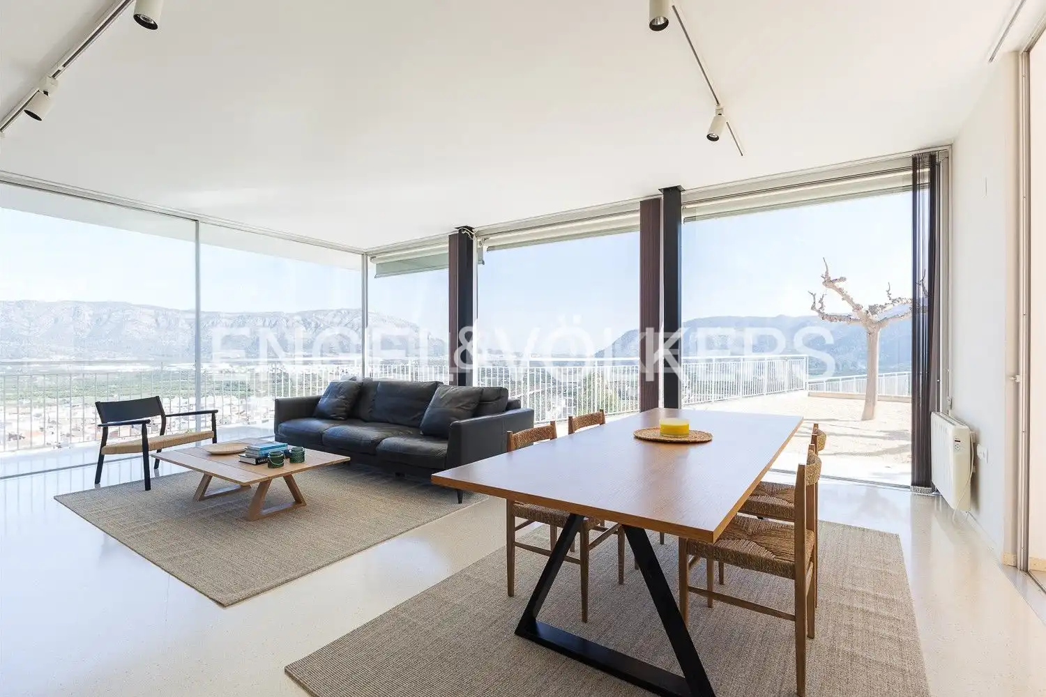 Sala d'estar de Casa o xalet de lloguer en Tavernes de la Valldigna amb Aire condicionat, Calefacció i Jardí privat