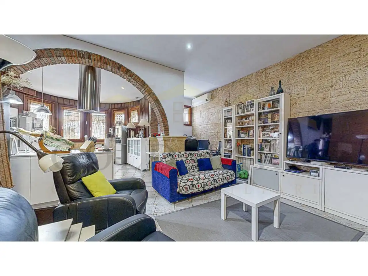 Sala d'estar de Casa o xalet en venda en Corbera de Llobregat amb Aire condicionat, Calefacció i Jardí privat