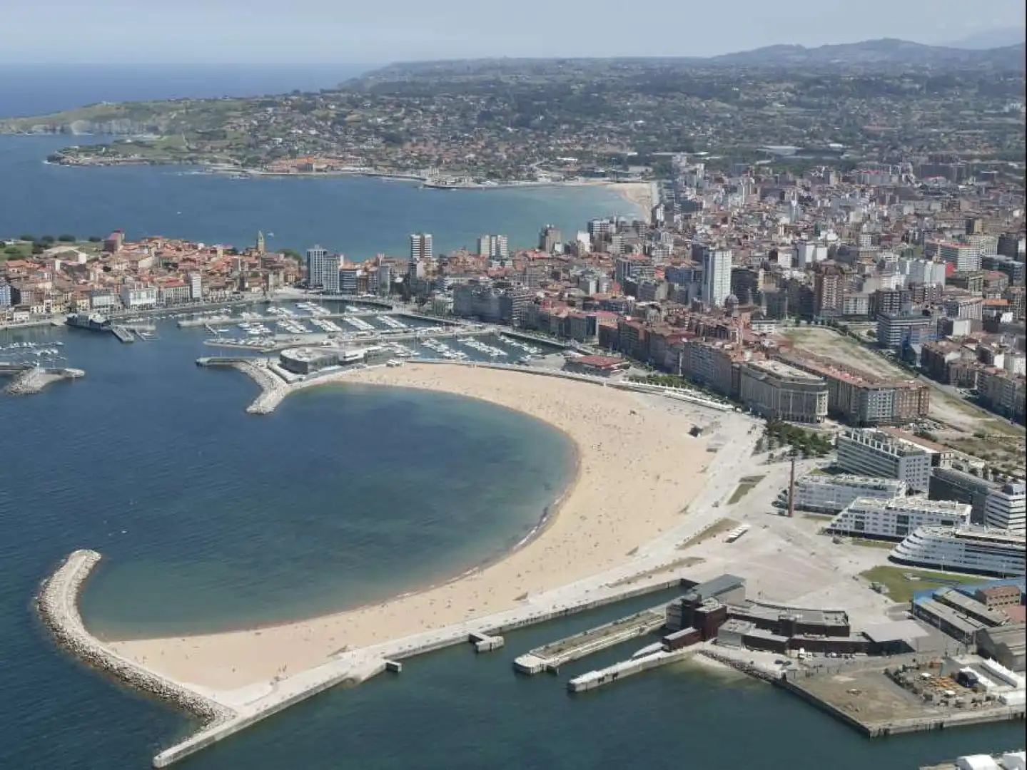 Pis en venda en Gijón  amb Moblat