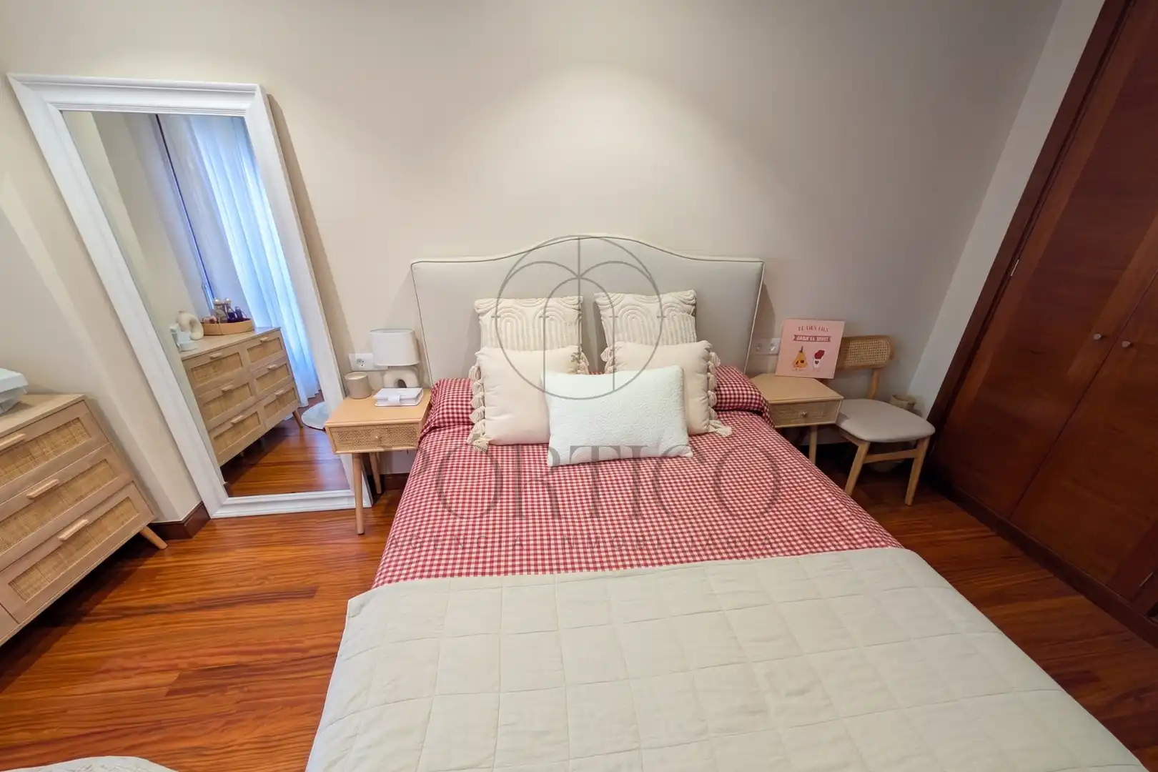 Habitación de Apartamento en venta en Vigo  con Calefacción, Trastero y Amueblado