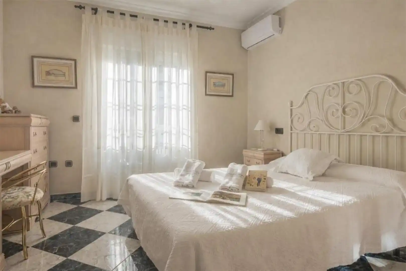 Bedroom of Houses for sale in Ítrabo  with Air Conditioner, Private garden and Swimming Pool