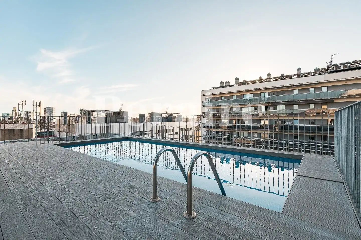 Piscina de Àtic en venda en L'Hospitalet de Llobregat amb Aire condicionat, Calefacció i Terrassa