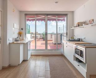 Kitchen of Study to share in  Valencia Capital  with Air Conditioner and Terrace