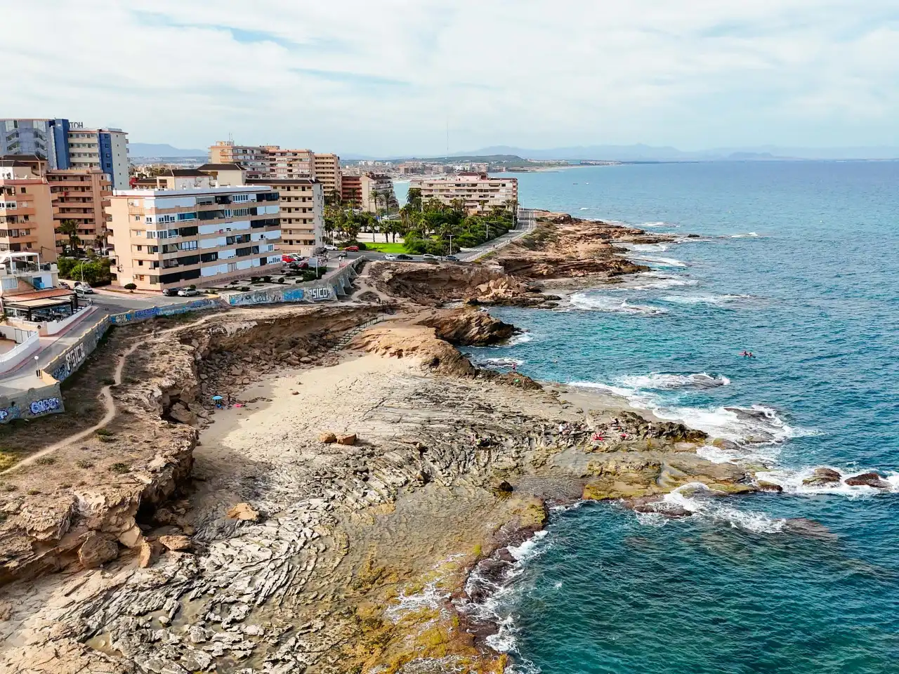Vista exterior de Casa adosada en venda en Torrevieja amb Aire condicionat, Calefacció i Jardí privat