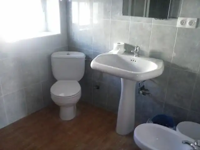 Excelente piso en el distrito de Pueblonuevo con una superficie de 90 m2, frente del ambulatorio, consta de 3 dormitorios , 1 saló, imatge 3