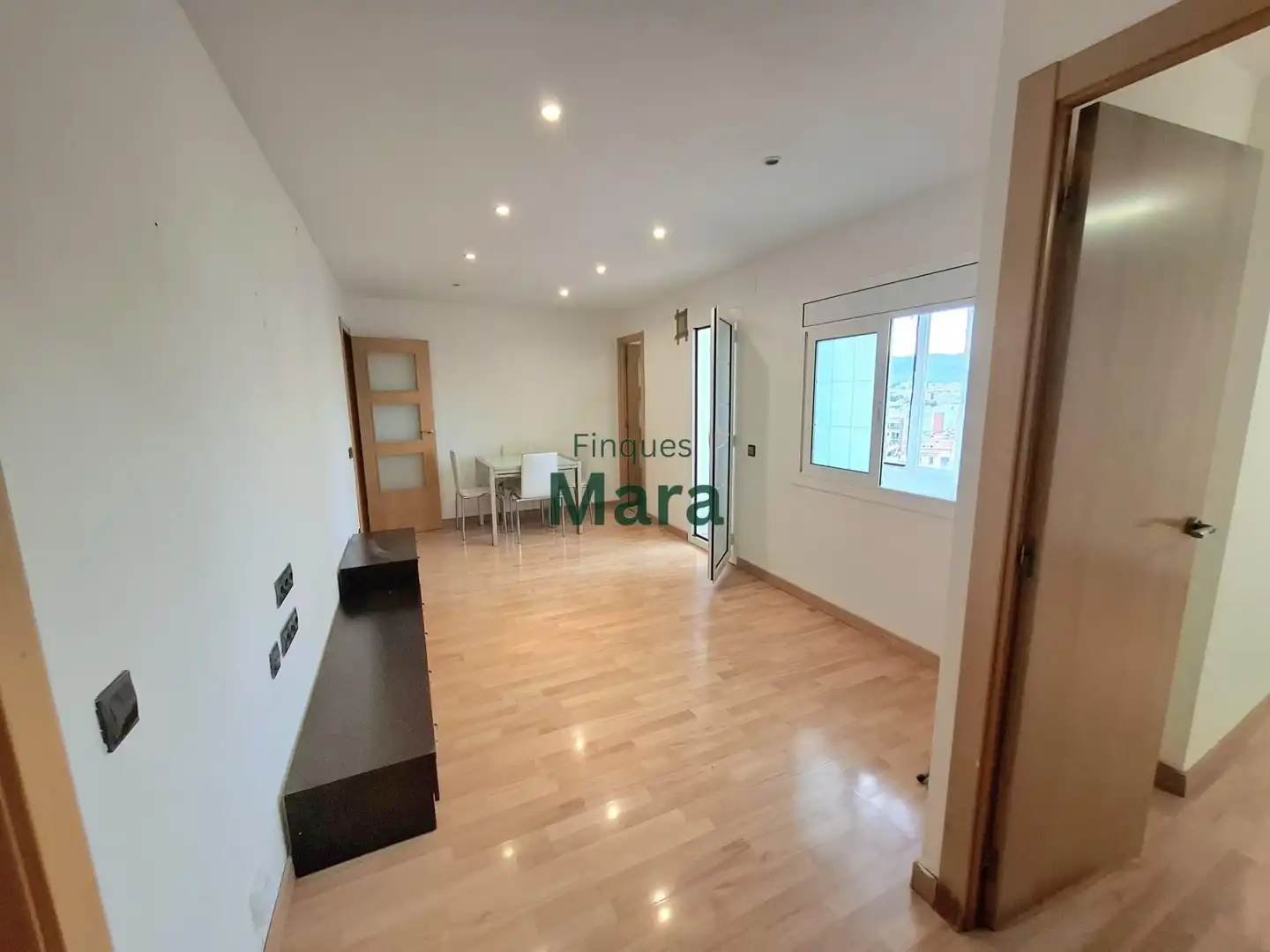 Dormitori de Àtic en venda en Sant Boi de Llobregat amb Parquet i Balcó