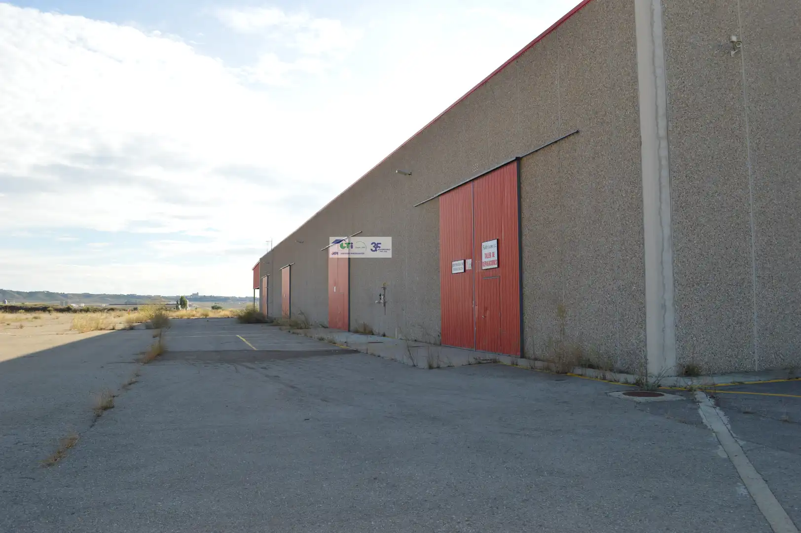 Vista exterior de Nau industrial de lloguer en Leciñena