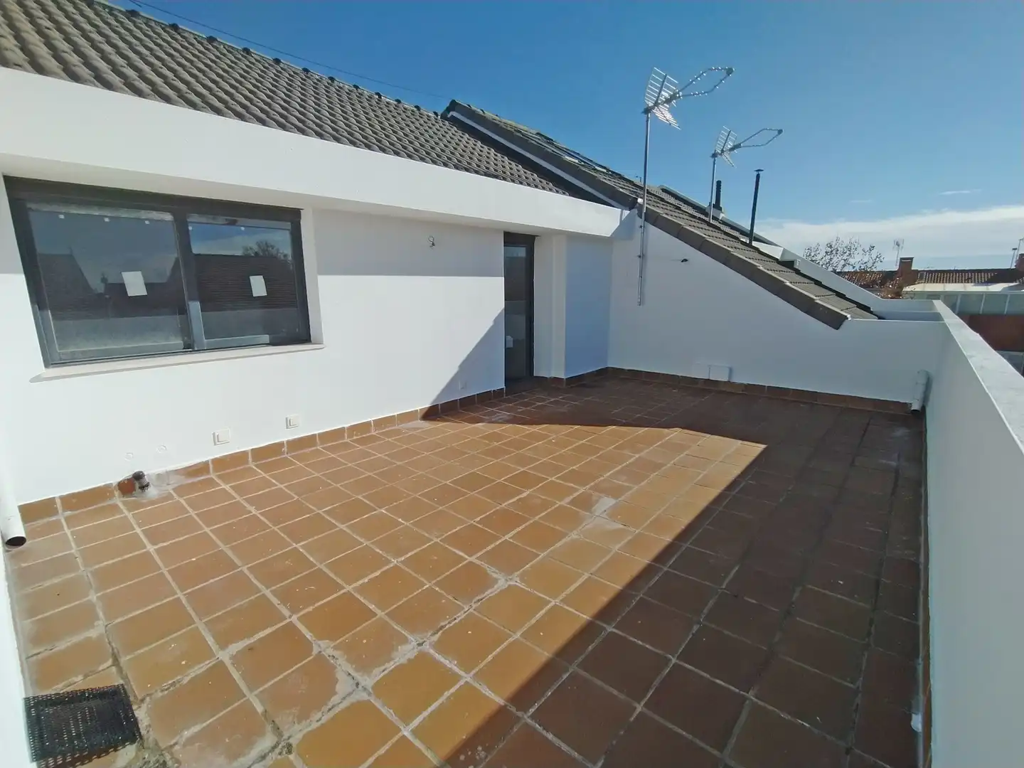 Terrassa de Casa adosada en venda en Paracuellos de Jarama amb Calefacció, Jardí privat i Parquet