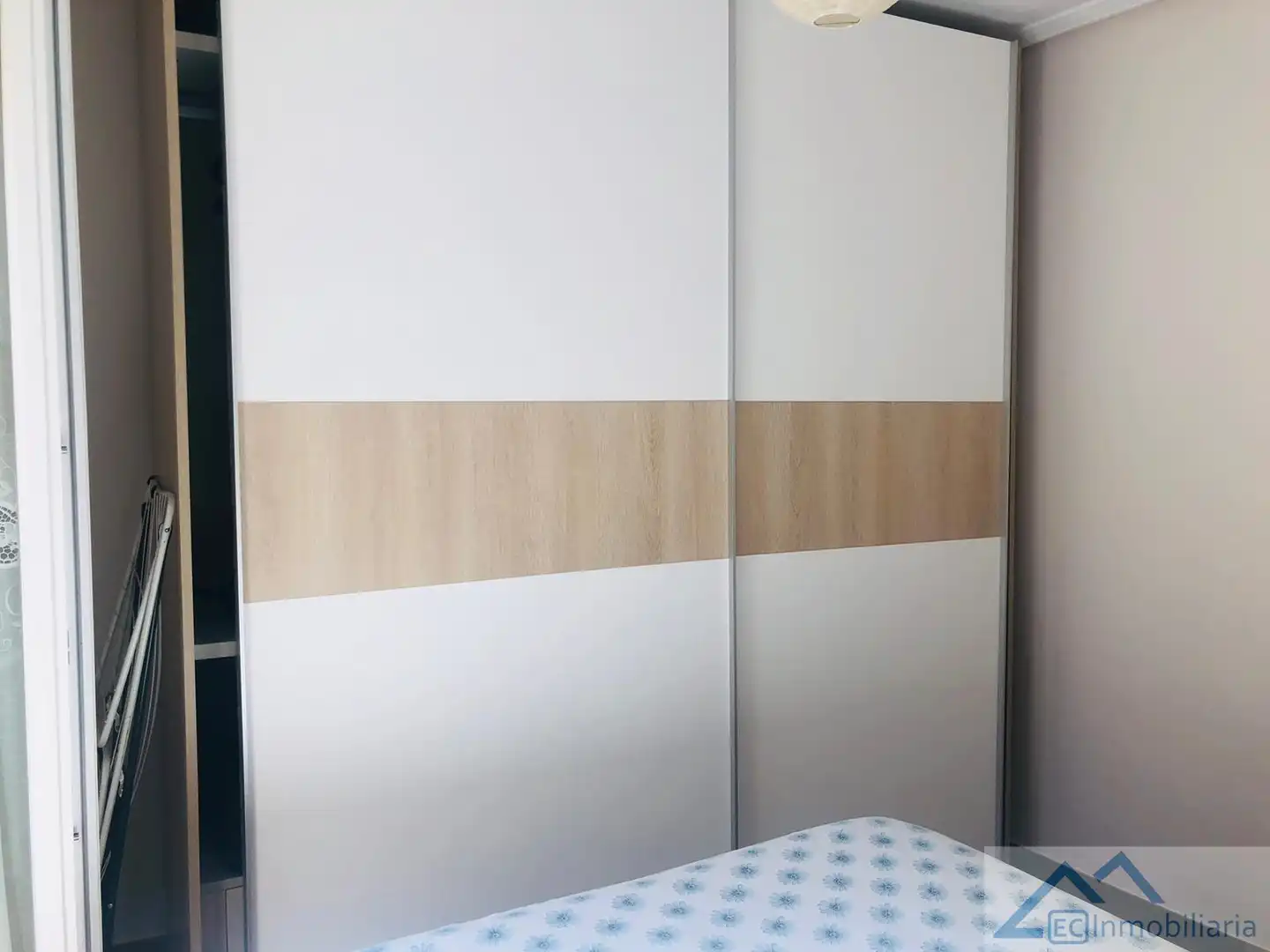Schlafzimmer von Wohnung zur Miete in Santander mit Möbliert