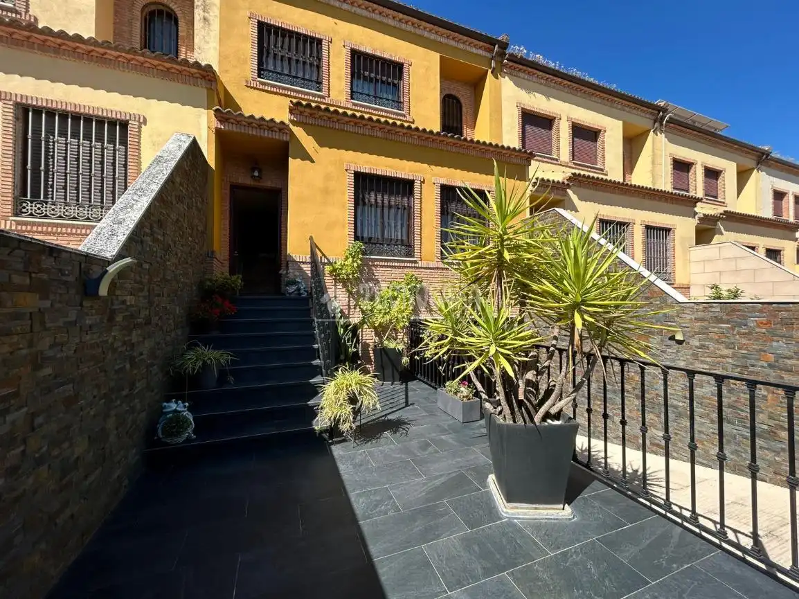 Vista exterior de Casa o chalet en venta en Linares con Aire acondicionado