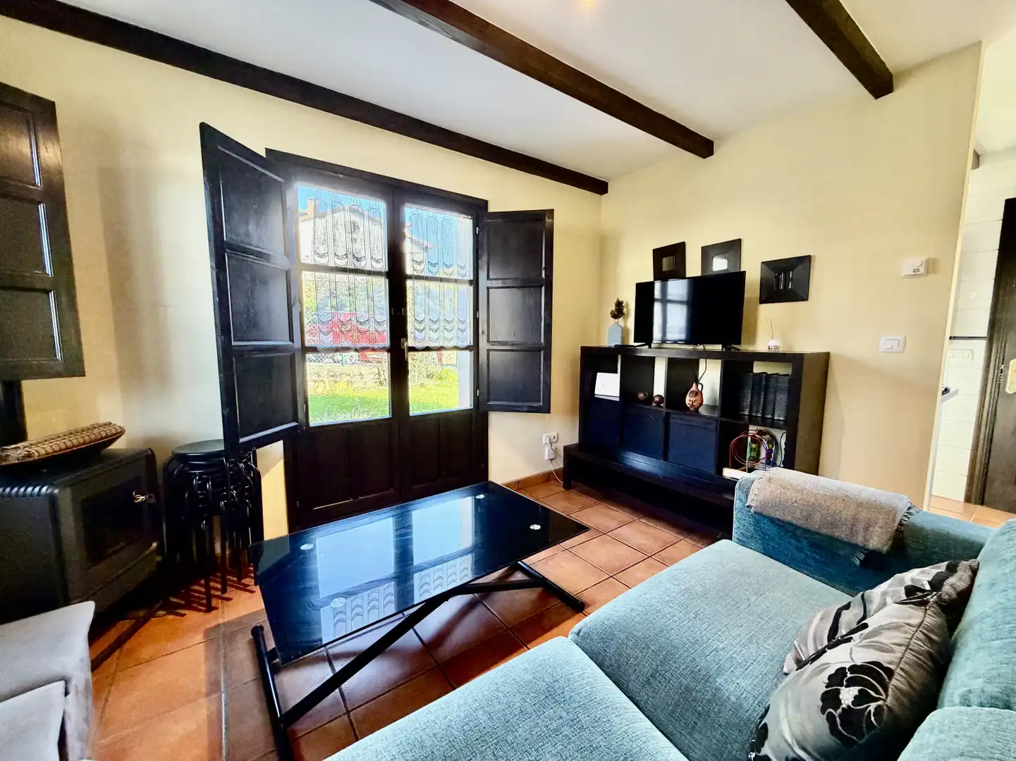 Living room of Detached homes for sale in Santillana del Mar  with Heating, Private garden and Furnished