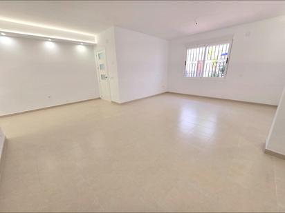 Sala d'estar de Casa o xalet en venda en Ronda amb Aire condicionat, Calefacció i Terrassa