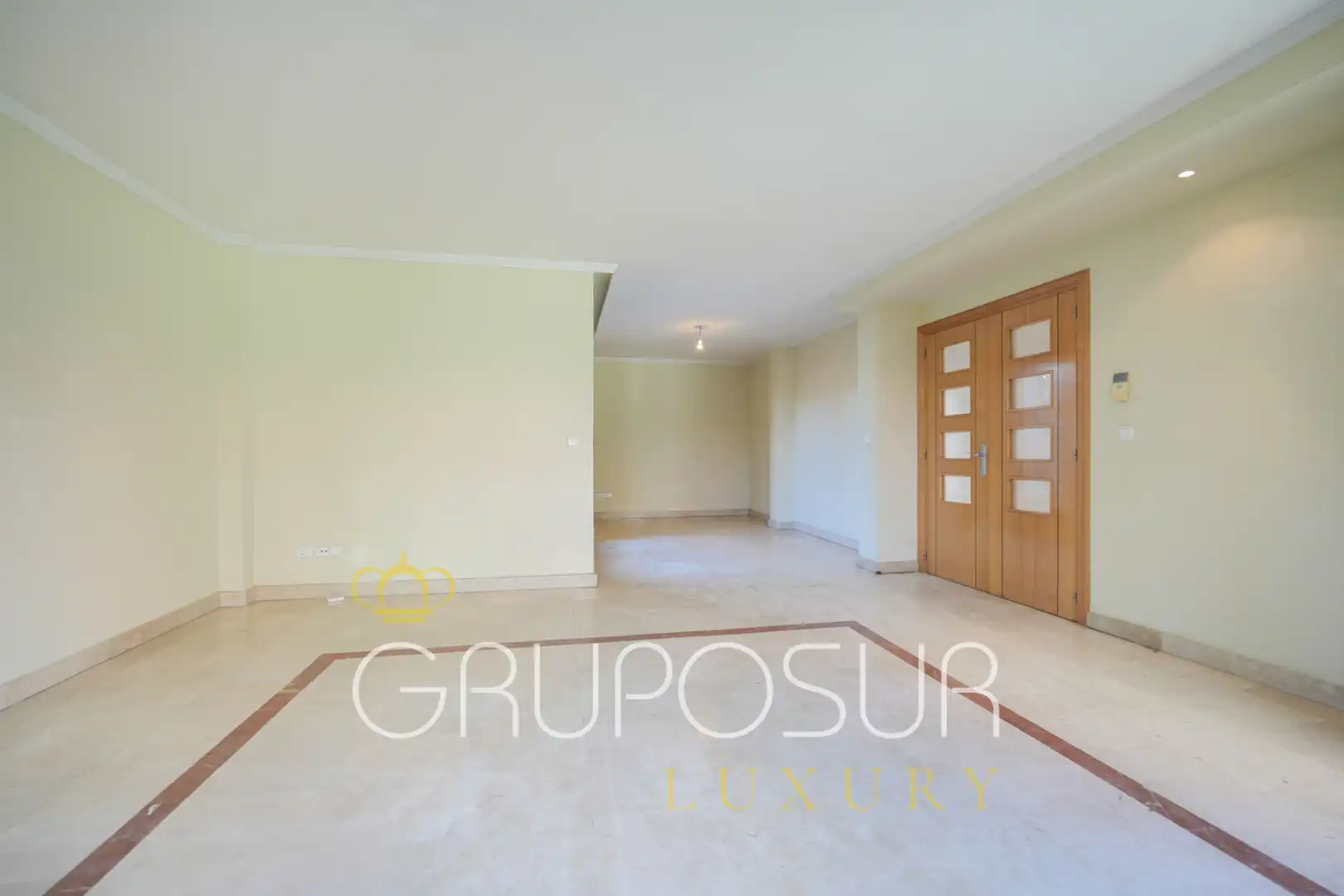 Sala d'estar de Casa adosada en venda en Valladolid amb Calefacció, Jardí privat i Parquet