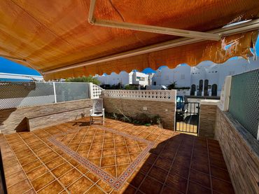 Reihenhaus mit Pool zum Verkauf in Calle Magallanes