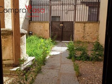 Villa con balcone in vendita a Bernuy de Porreros