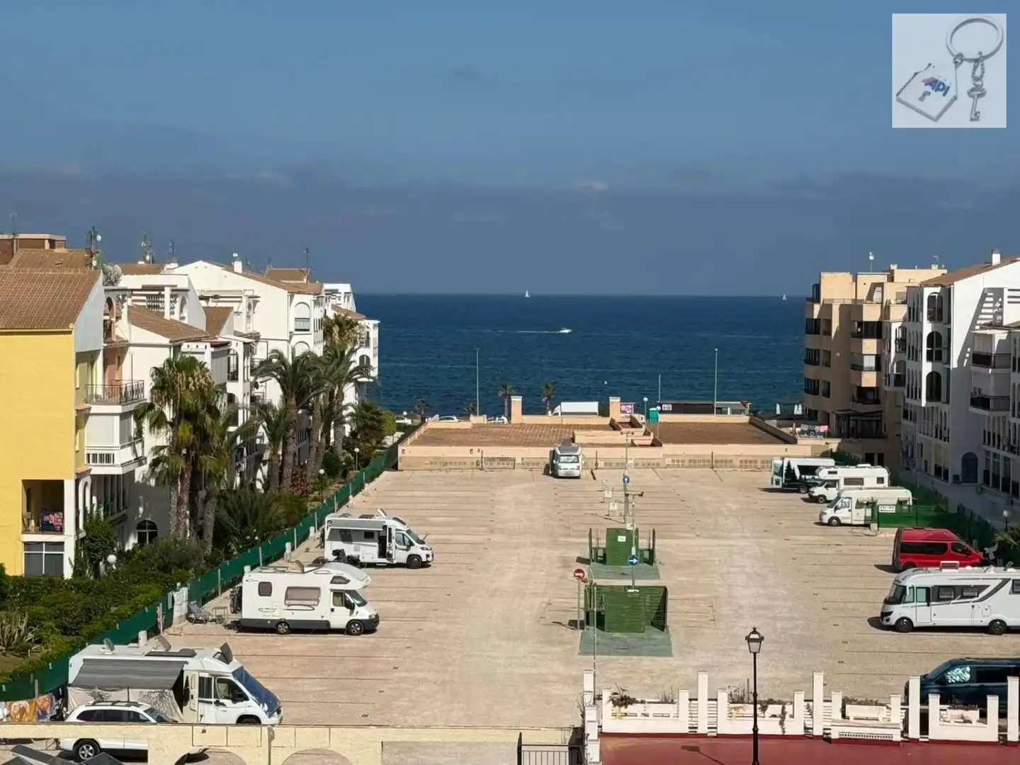 Vista exterior de Apartament en venda en Torrevieja amb Aire condicionat, Terrassa i Moblat