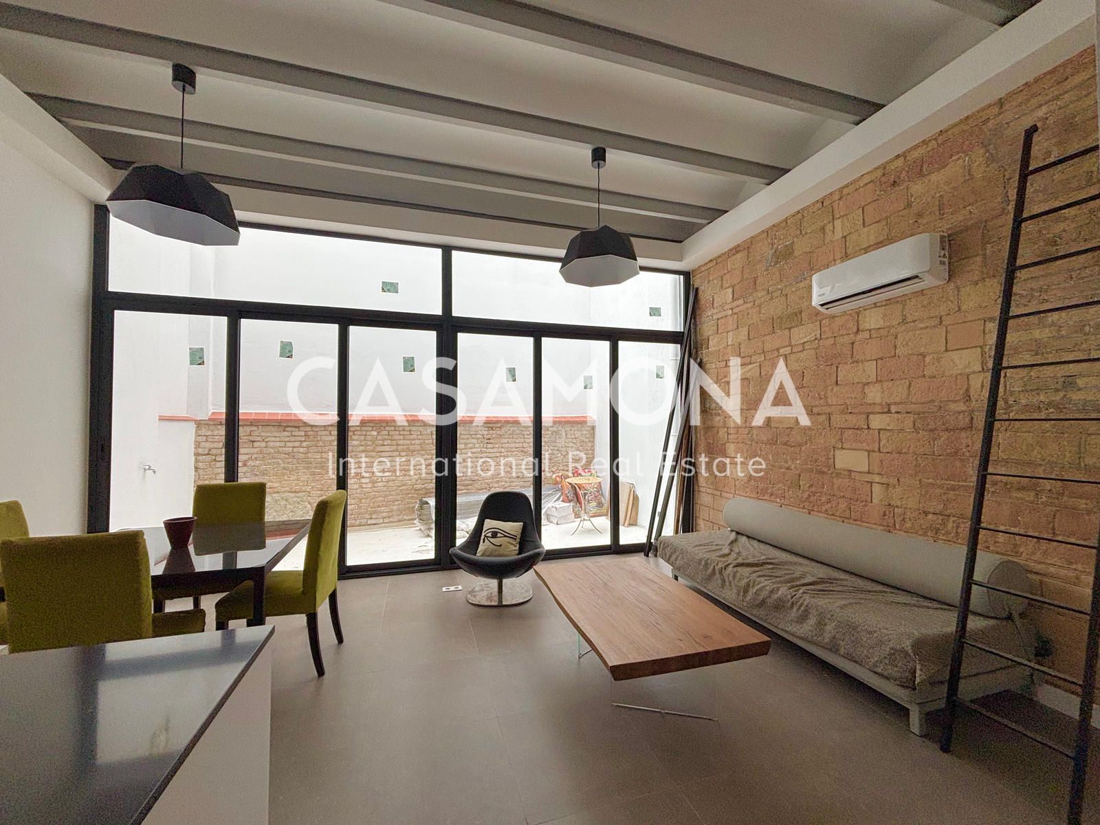 Sala d'estar de Dúplex de lloguer en  Barcelona Capital amb Aire condicionat, Calefacció i Terrassa