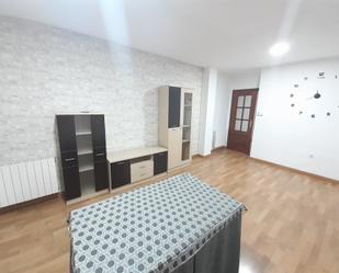 Sala d'estar de Pis de lloguer en La Zubia amb Aire condicionat i Moblat