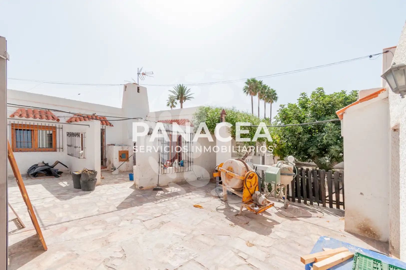 Vista exterior de Casa o xalet en venda en Pechina amb Jardí privat, Piscina i Moblat