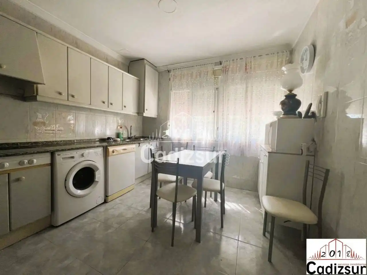 Küche von Wohnung zum Verkauf in Cádiz mit Klimaanlage und Terrasse