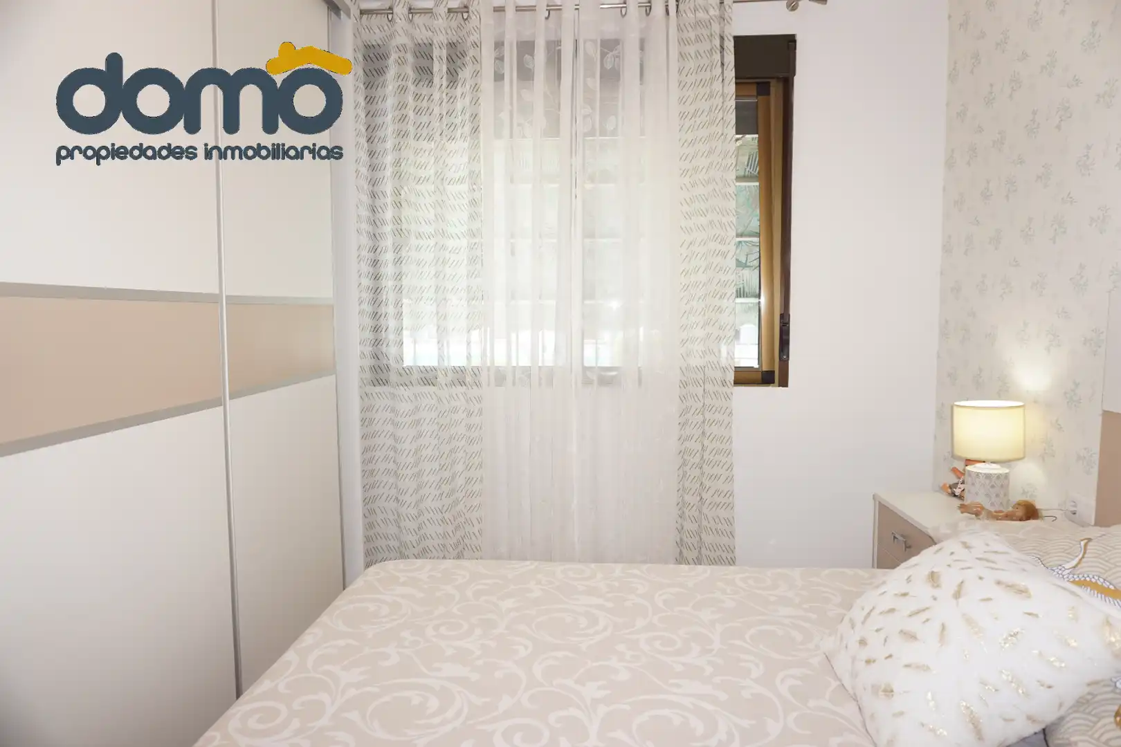 Habitación de Piso en venta en Almería con Aire acondicionado, Terraza y Piscina comunitaria