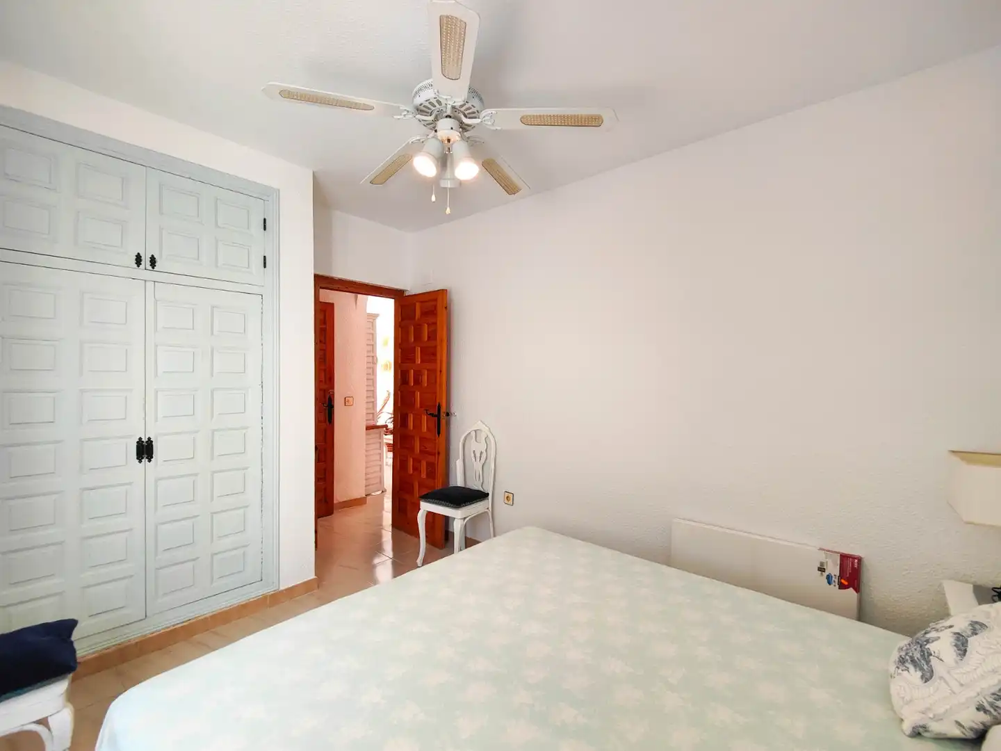 Habitación de Casa adosada en venta en Torrevieja con Aire acondicionado, Jardín privado y Terraza