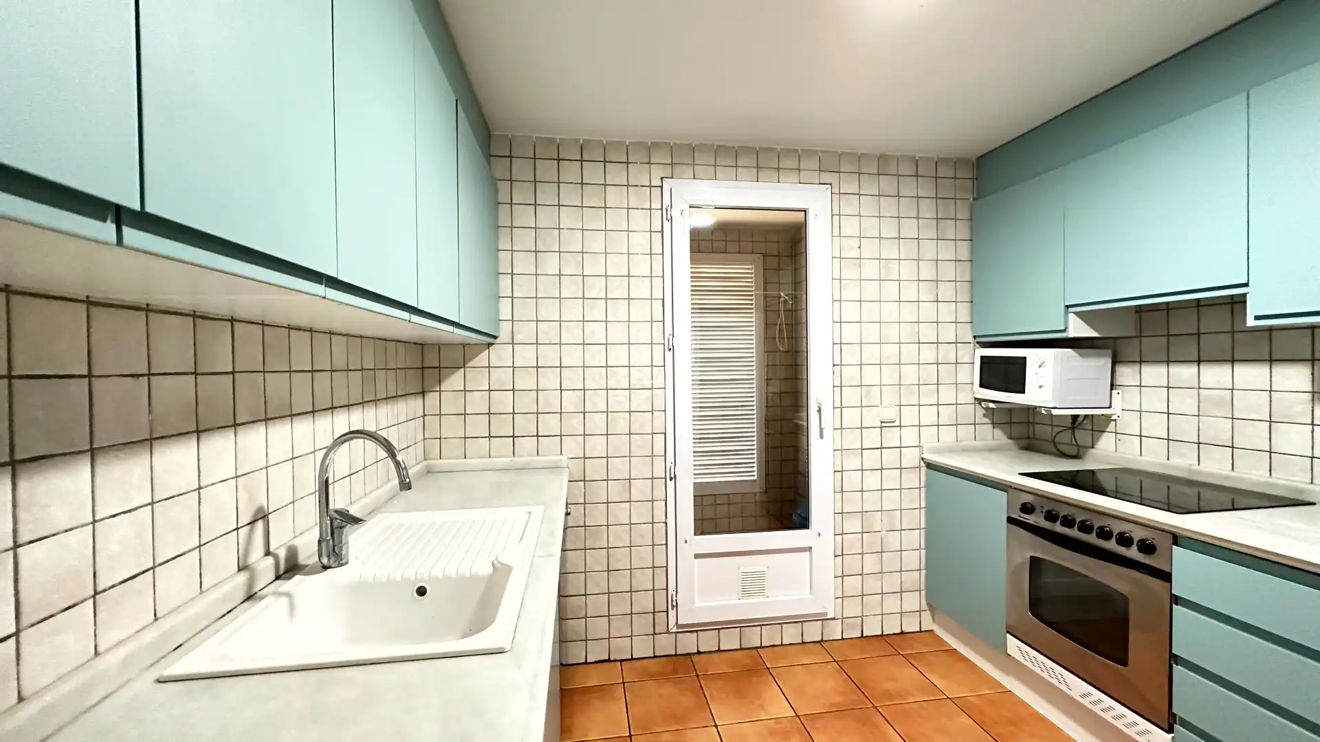 Cuina de Apartament de lloguer en Oliva amb Aire condicionat, Calefacció i Terrassa