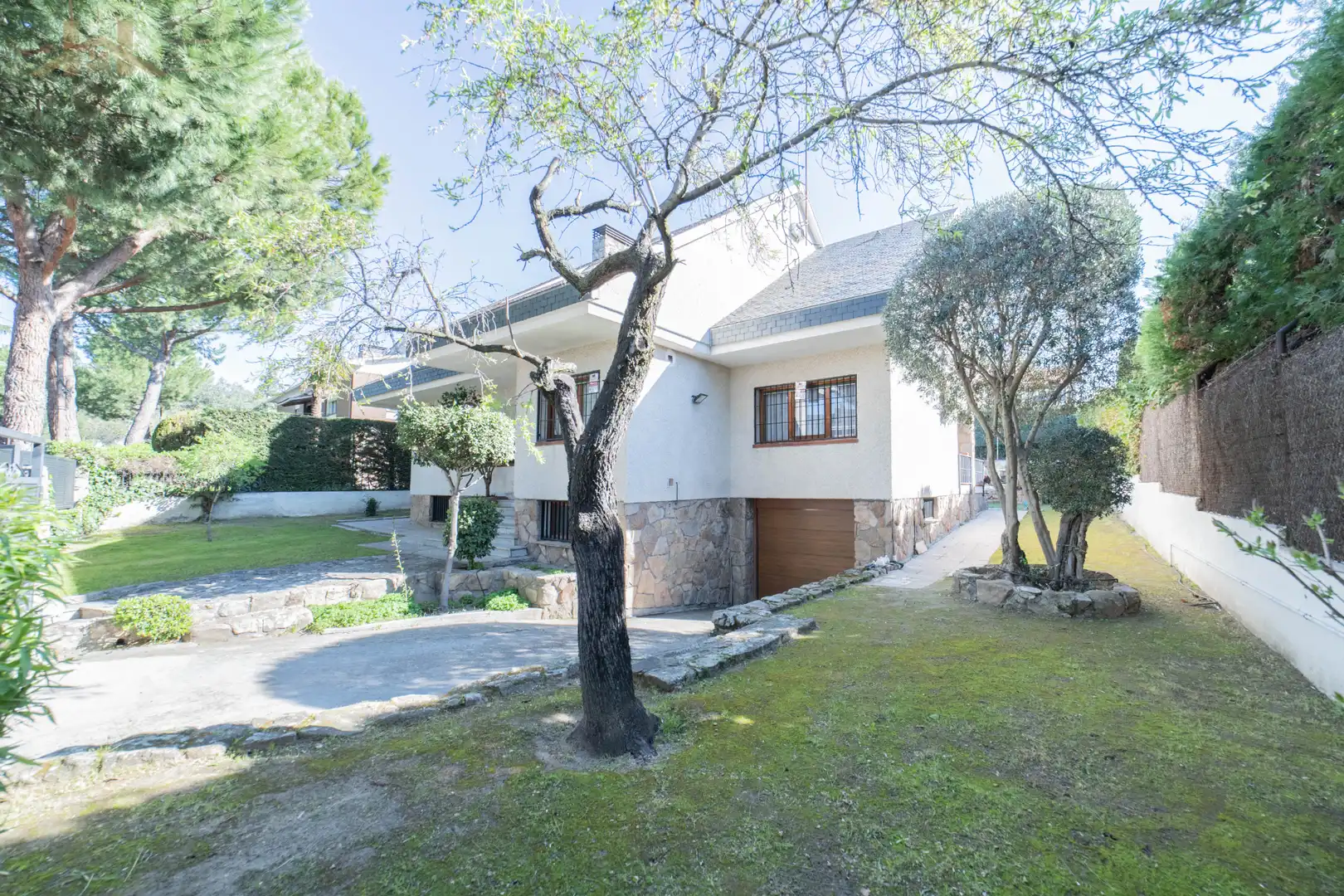 Vista exterior de Casa o chalet en venta en Villaviciosa de Odón con Aire acondicionado, Calefacción y Jardín privado