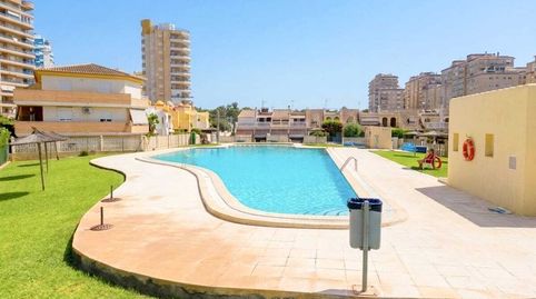 Precioso chalet adosado reformado situado en la playa de Tavernes de la Valldigna, a menos de 300 metros de la playa. Lo encontrar