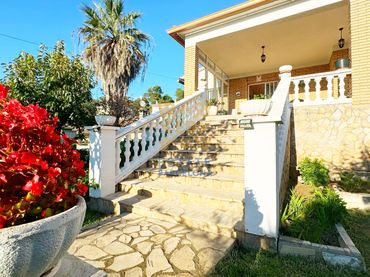 Casa amb piscina en venda a Avinguda Rafael Albertí