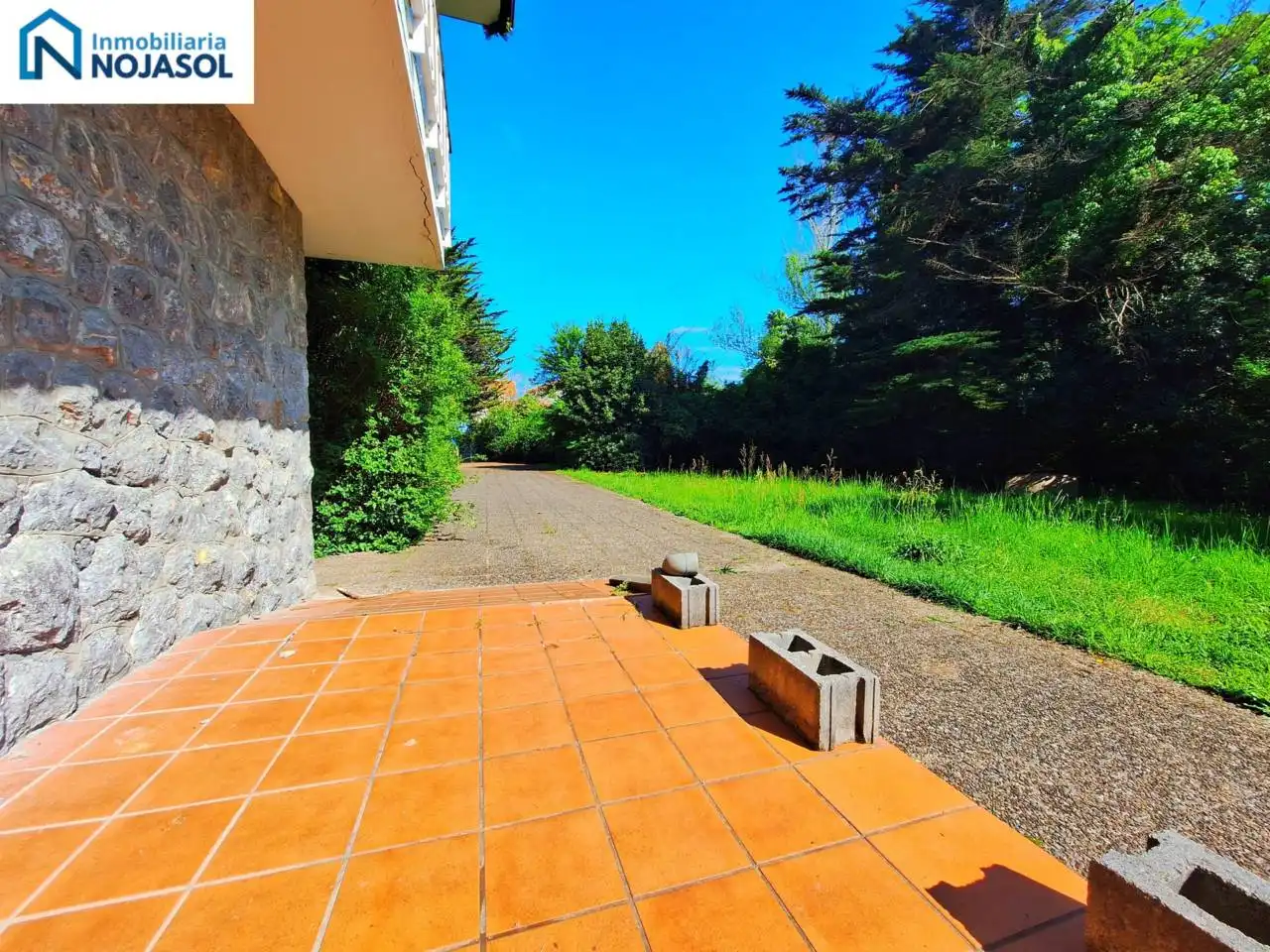 Vista exterior de Casa o xalet en venda en Noja amb Calefacció i Terrassa