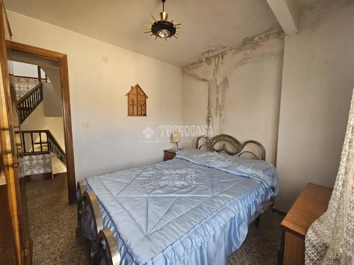 Dormitori de Casa adosada en venda en Espinoso del Rey amb Terrassa