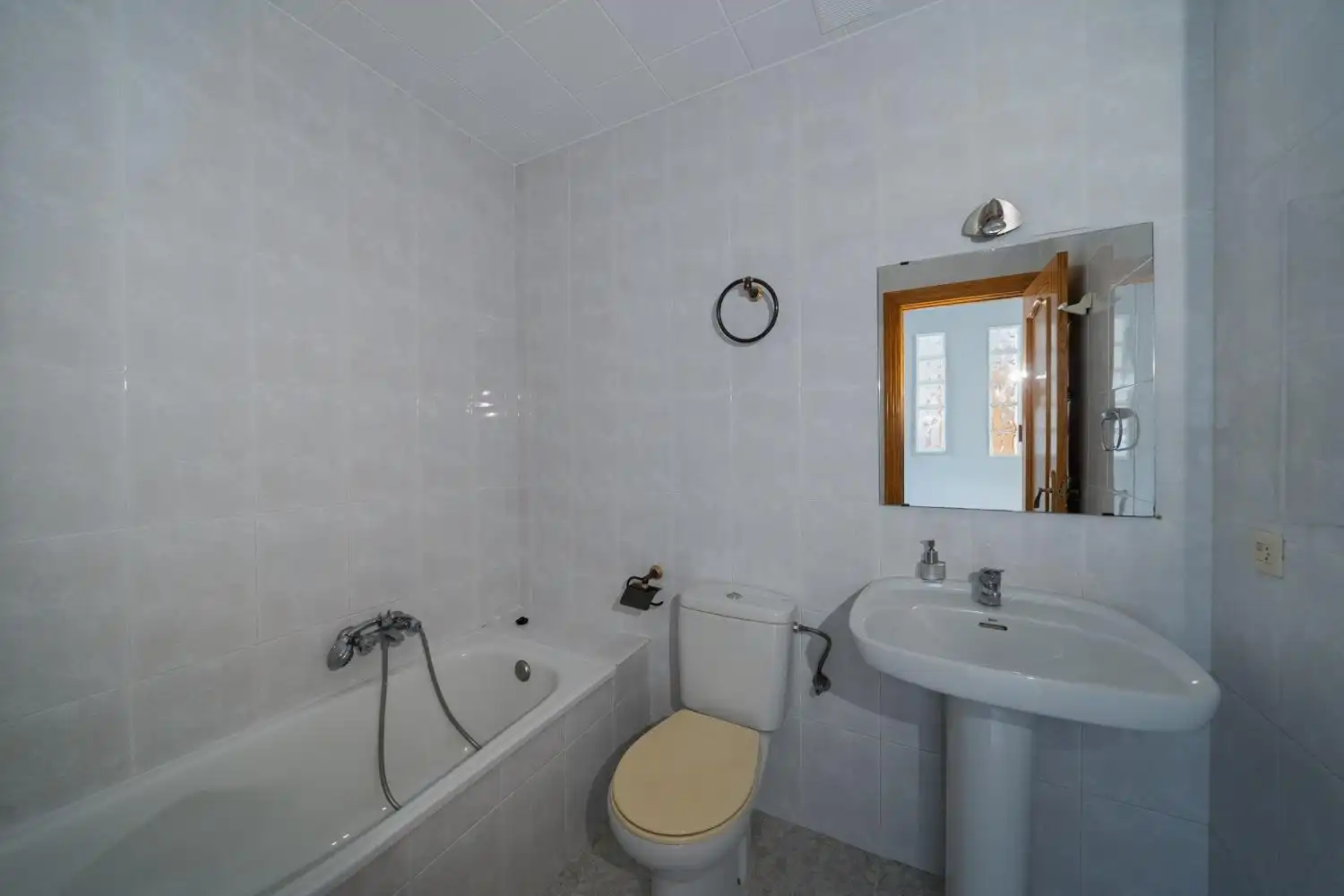 Bany de Àtic en venda en Villa de Otura amb Aire condicionat, Terrassa i Moblat