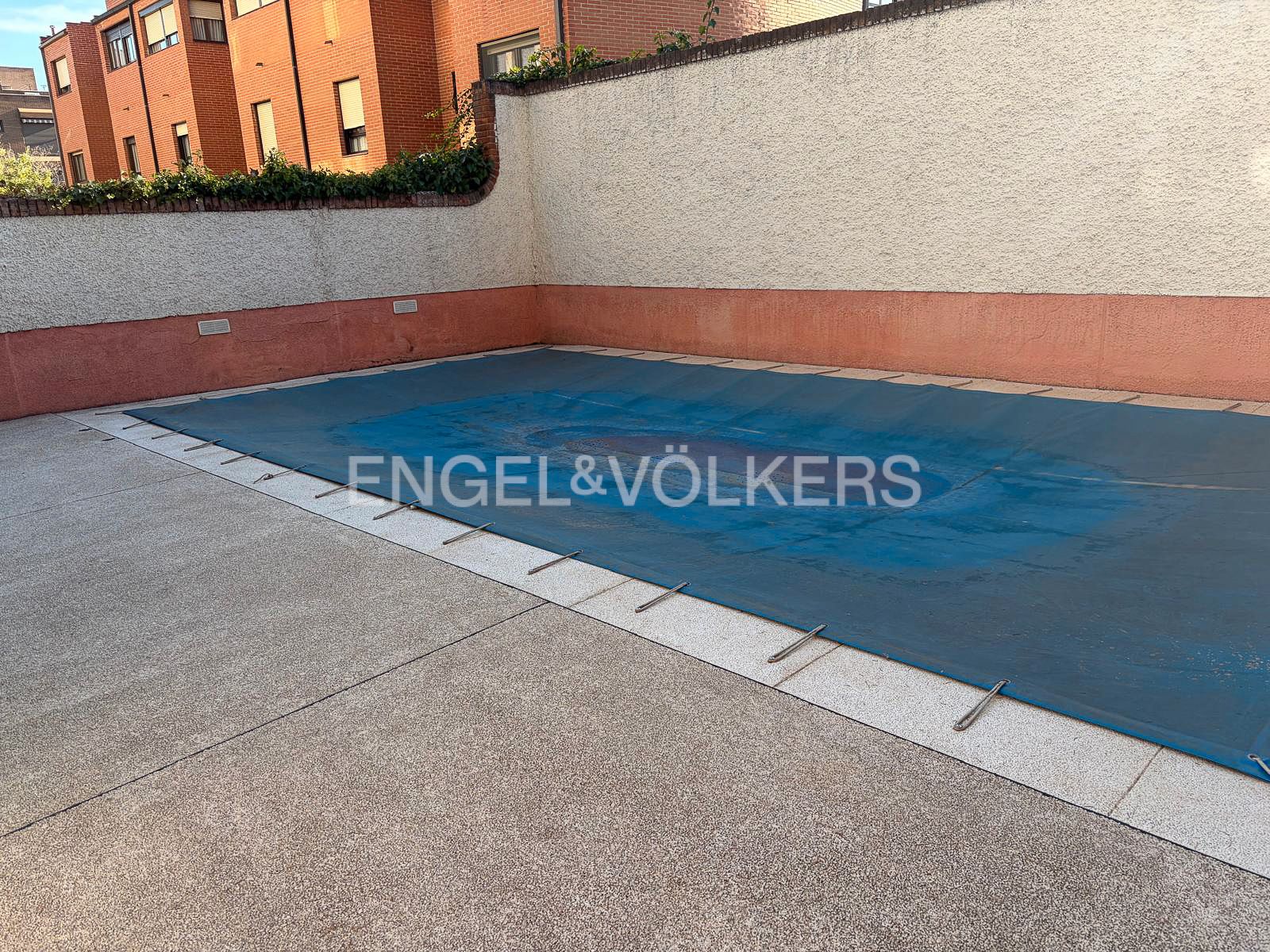 Piscina de Apartament de lloguer en  Madrid Capital amb Aire condicionat, Calefacció i Jardí privat