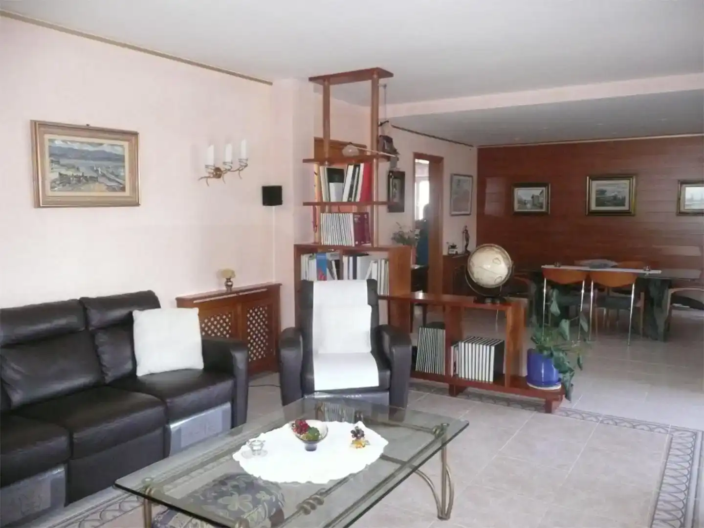 Sala d'estar de Casa o xalet en venda en Calafell amb Aire condicionat, Jardí privat i Moblat
