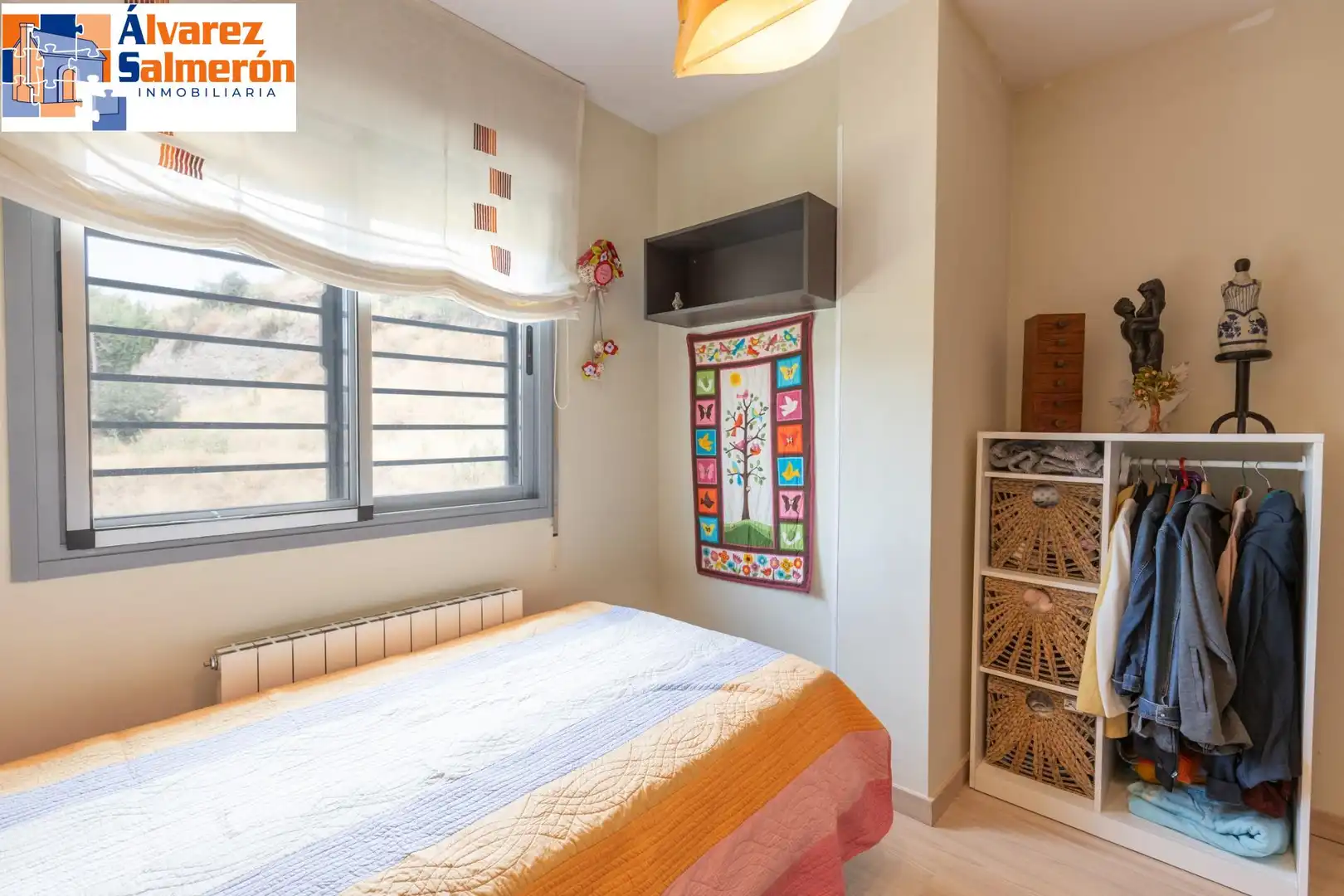 Habitación de Casa adosada en venta en Granada con Aire acondicionado, Calefacción y Balcón
