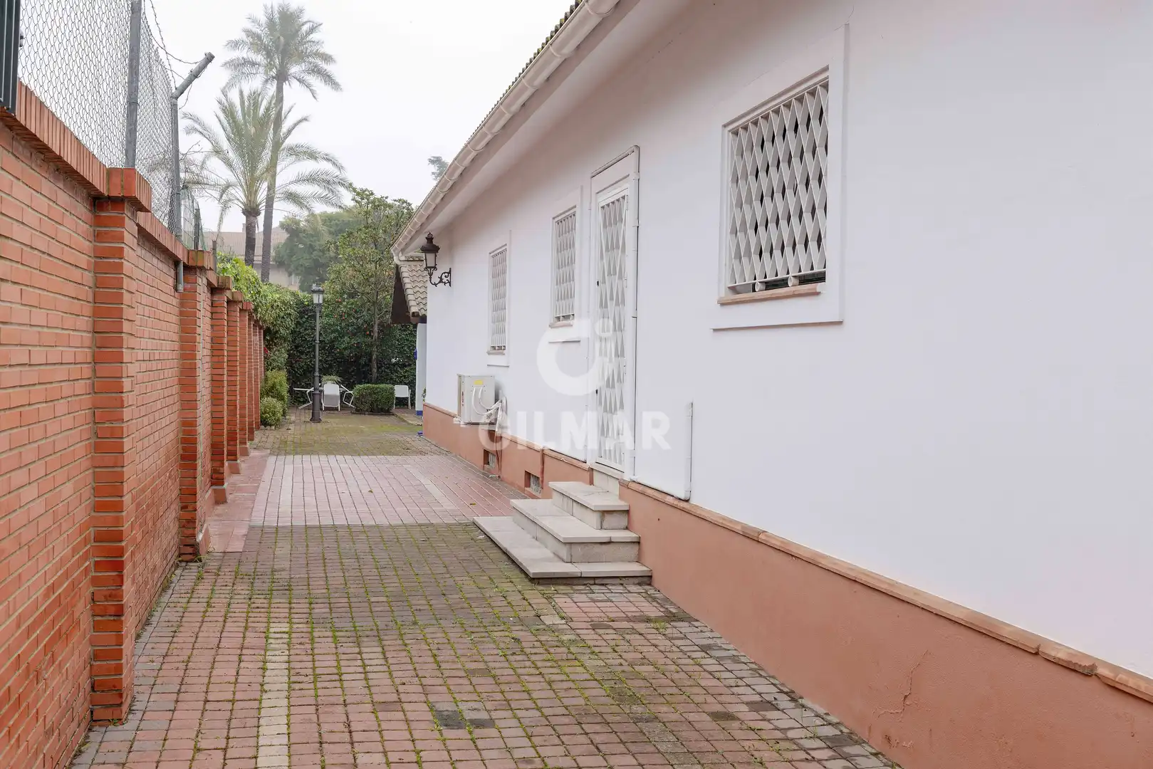 Vista exterior de Casa o xalet en venda en Sevilla amb Calefacció i Jardí privat
