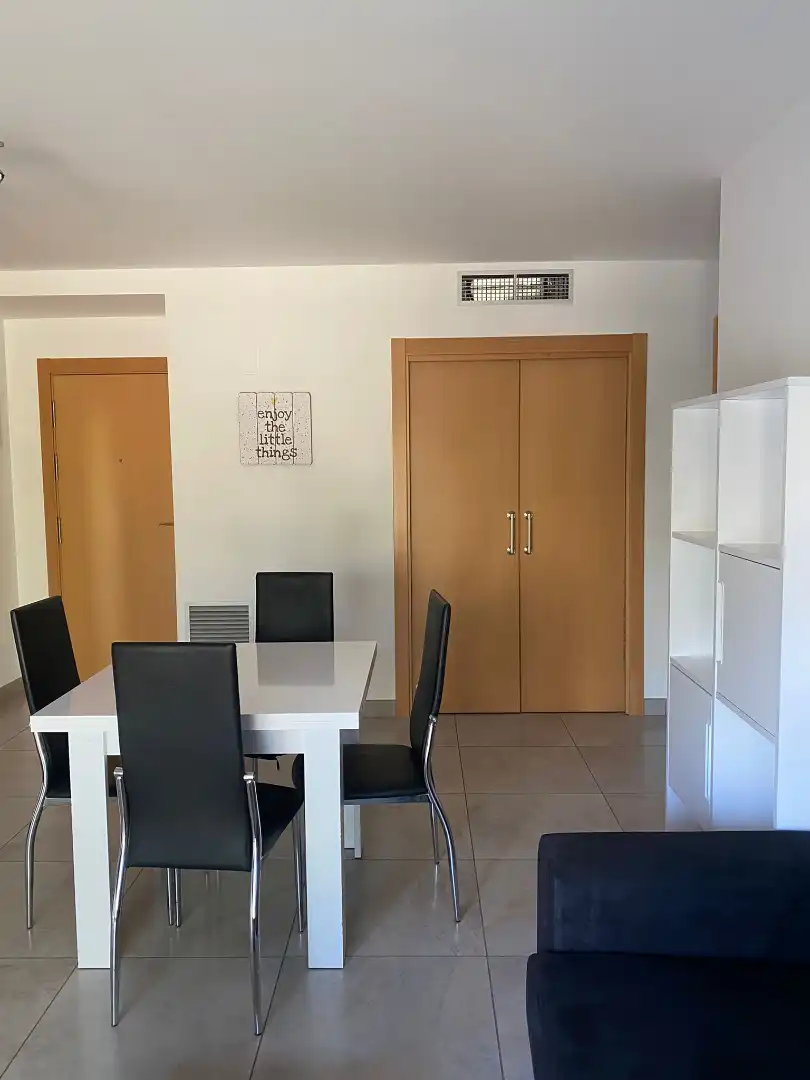 Menjador de Pis de lloguer en Girona amb Aire condicionat, Calefacció i Parquet