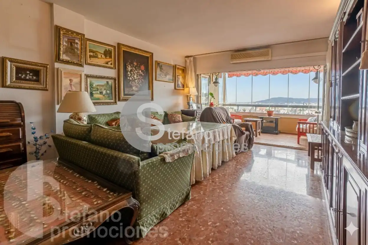 Living room of Flat for sale in Málaga  with Parquet flooring, Terrace and Storage room