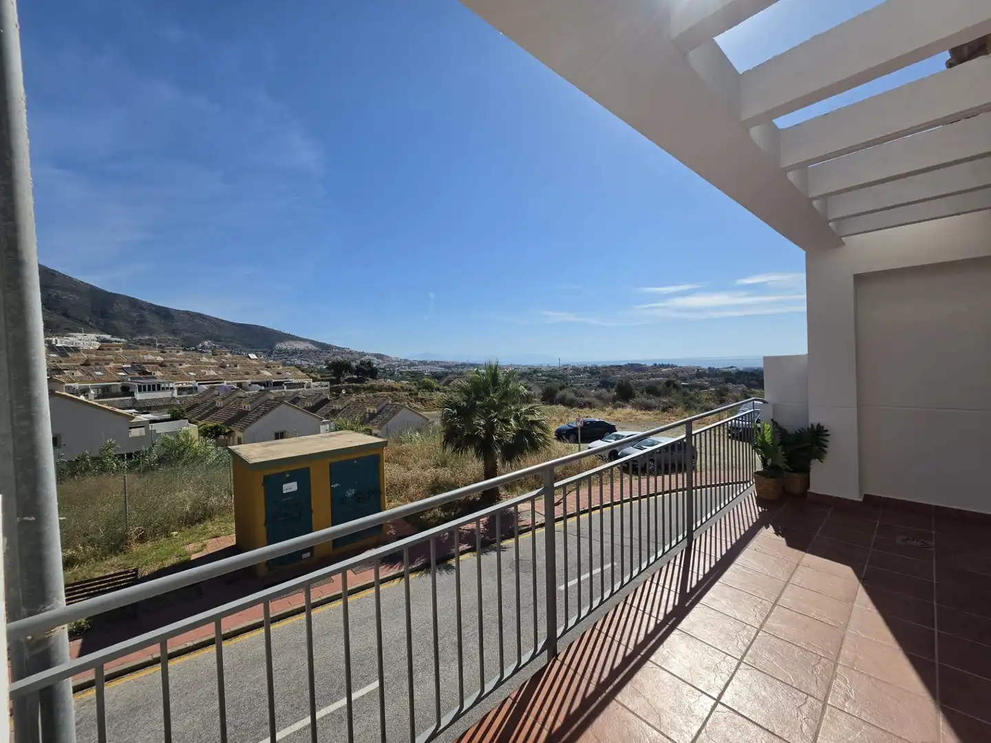 Vista exterior de Casa adosada en venda en Benalmádena amb Aire condicionat, Jardí privat i Terrassa