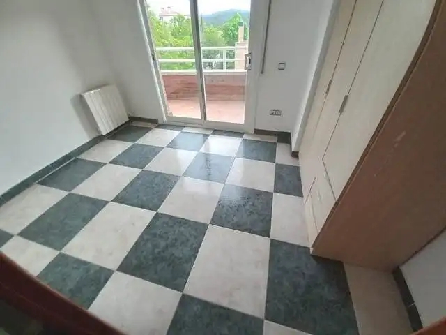 Cuina de Casa o xalet en venda en Cerdanyola del Vallès amb Calefacció, Terrassa i Balcó